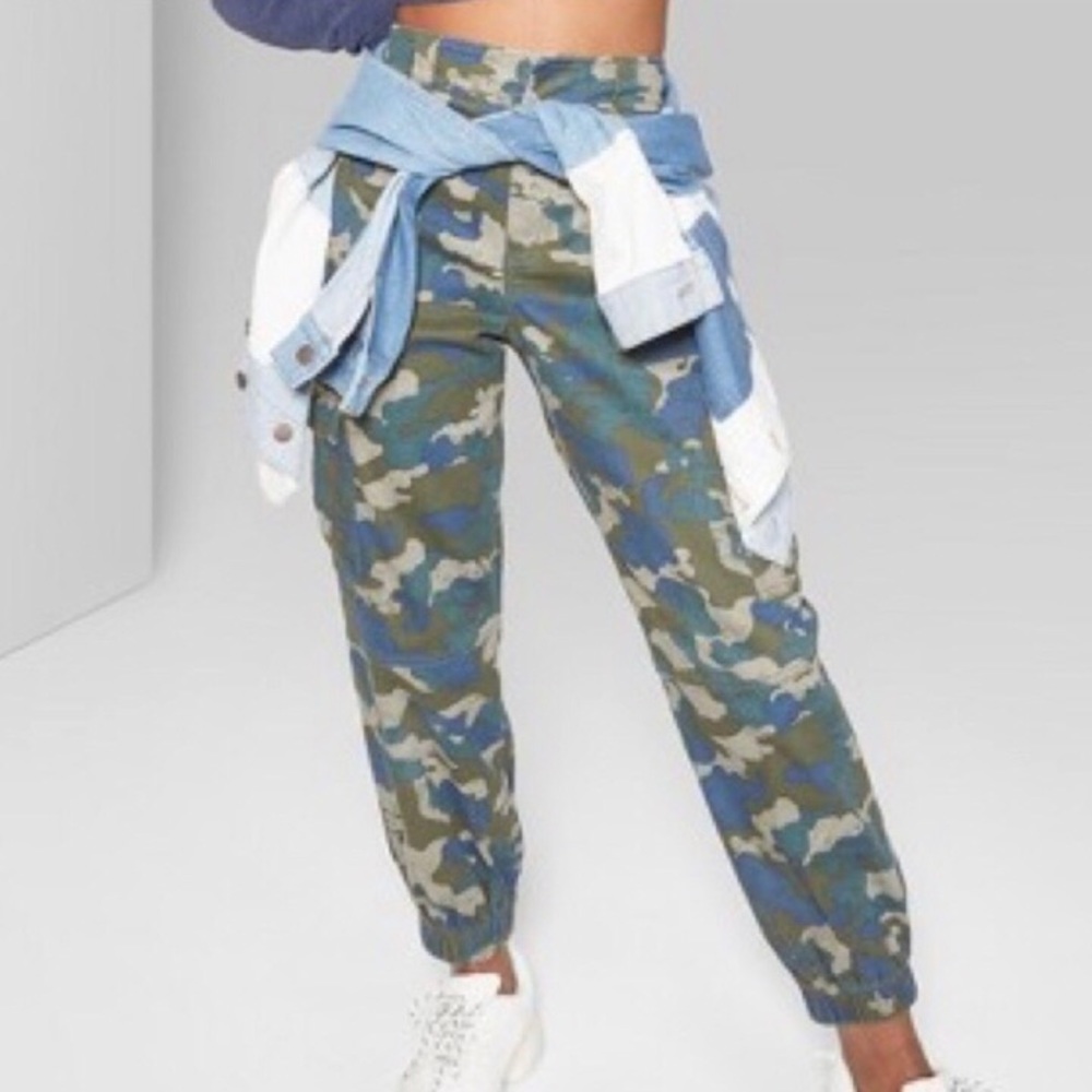 Wild Fable Camo pants size M